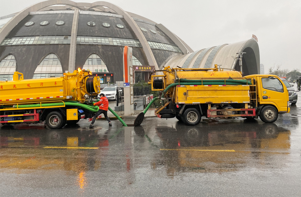271红山公园商场管道清淤